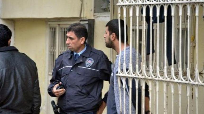 Uyuşturucu Kullanıp Evini Ateşe Verdi