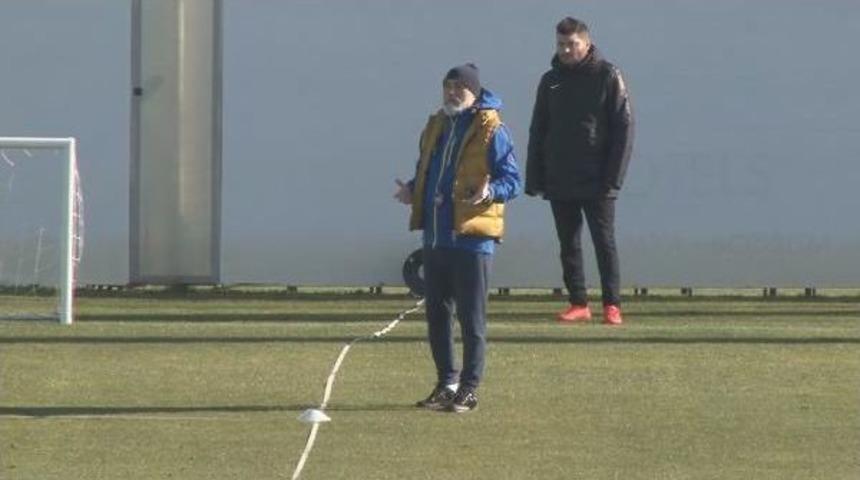 &Ccedil;aykur Rizespor Ikinci Yarı I&ccedil;in Işi Sıkı Tutuyor