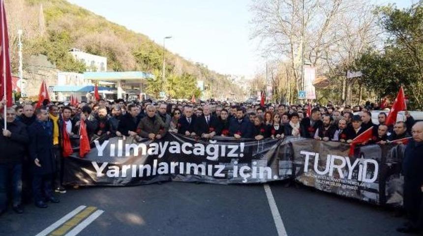 Turizmciler Reina'nın &Ouml;n&uuml;ne Y&uuml;r&uuml;d&uuml; "korkmuyoruz" Dedi