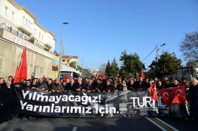 Turizmciler Reina'nın Önüne Yürüdü 