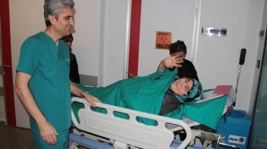 &ldquo;&ouml;zg&uuml;r Kız&rdquo; Ayşe Teyze Yağlarını Aldırıyor
