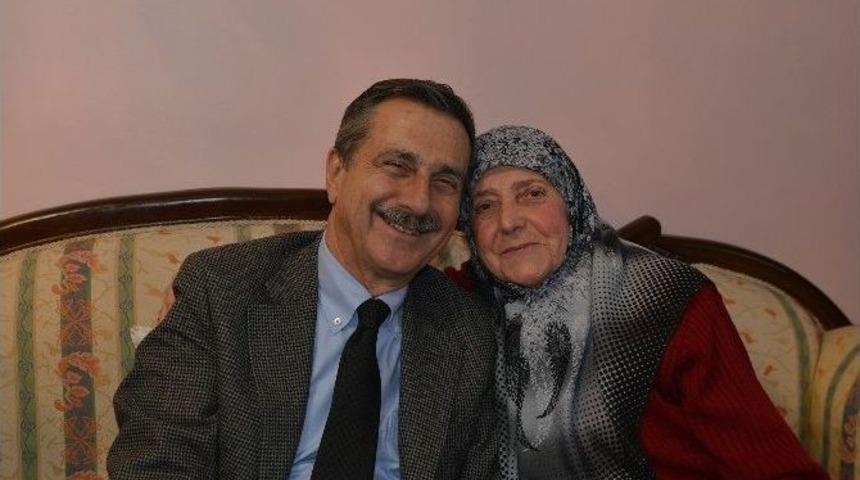 Başkan Ata&ccedil; 73 Yaşındaki L&uuml;tfiye Teyzeyi Ziyaret Etti