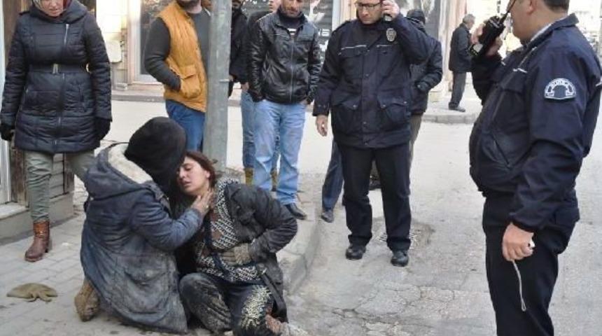 Kamyonet &Ccedil;arpan At Arabasından D&uuml;şen Kadın Yaralandı