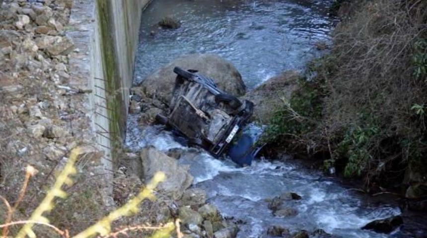 Zonguldak'ta Dereye U&ccedil;an Otomobilde 2 Kişi Yaralandı