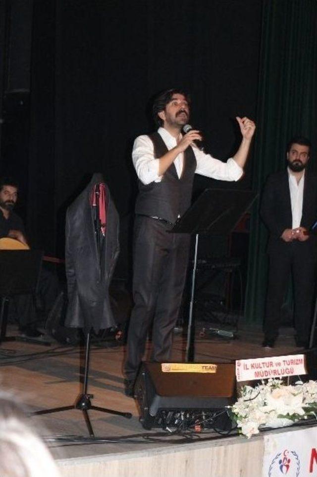 Serdar Tuncer Osmanlı Şiirleriyle B&uuml;y&uuml;ledi 1