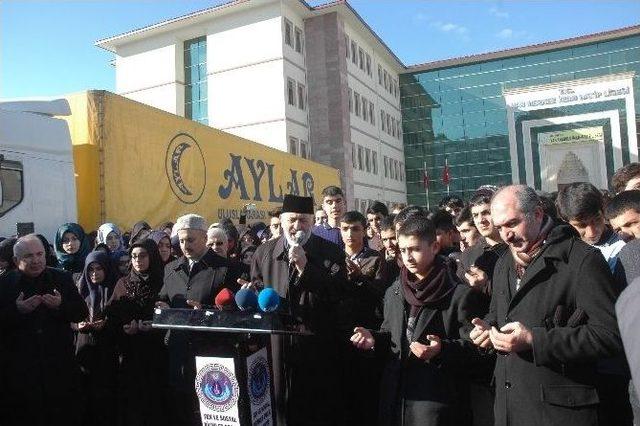 İmam Hatipli Öğrenciler Harçlıklarını Halep’e Gönderdi