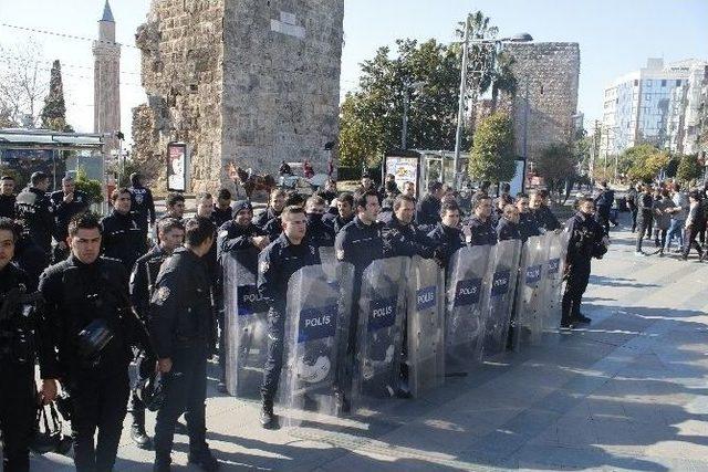 Polis İzinsiz Gösteriye Müsaade Etmedi