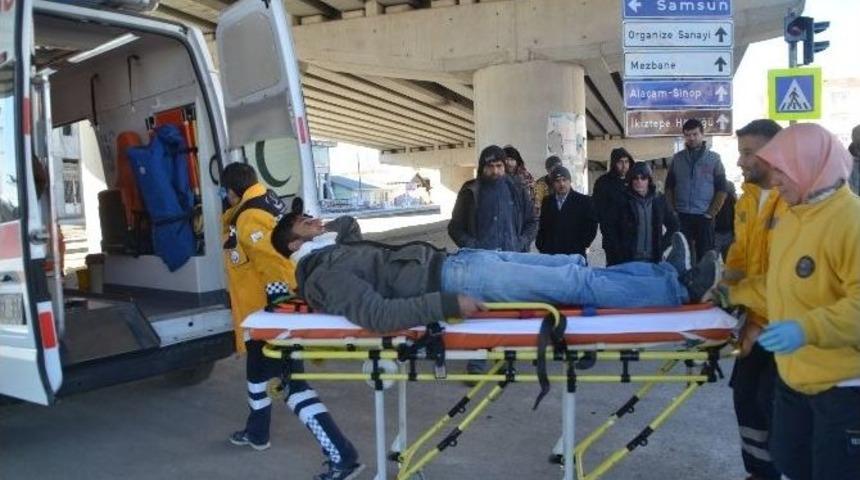 Otomobil İle Kamyonet &Ccedil;arpıştı: 3 Yaralı