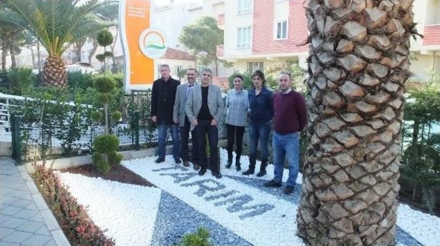 Burhaniye&rsquo;de Tarım İl&ccedil;e Bah&ccedil;esi&rsquo;nde İmece G&uuml;zelliği