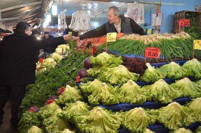 Kar Yağışı Ve Soğuklar Sebze Fiyatlarını Arttırdı