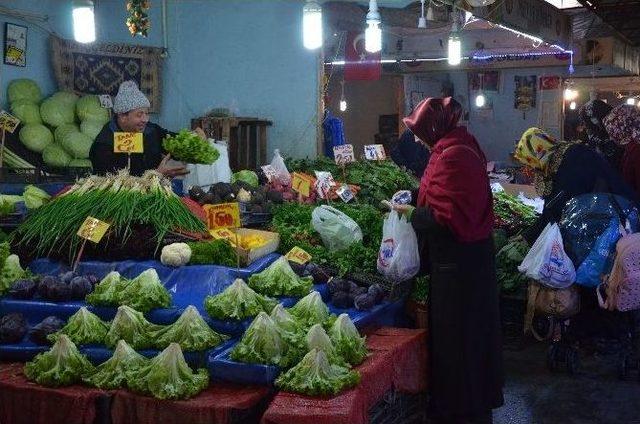 Kar Yağışı Ve Soğuklar Sebze Fiyatlarını Arttırdı