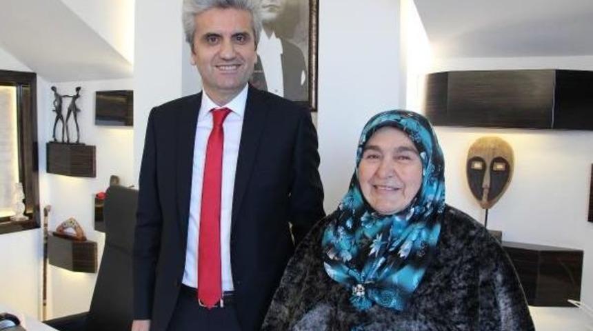 Sosyal Medya Fenomeni Ayşe Kurucu, Sırt Yağlarını Aldırdı