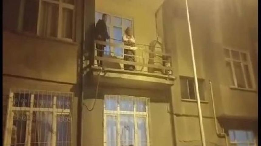 Hırsızlık Yapmaya Gittiği Evin Balkonunda Mahsur Kaldı