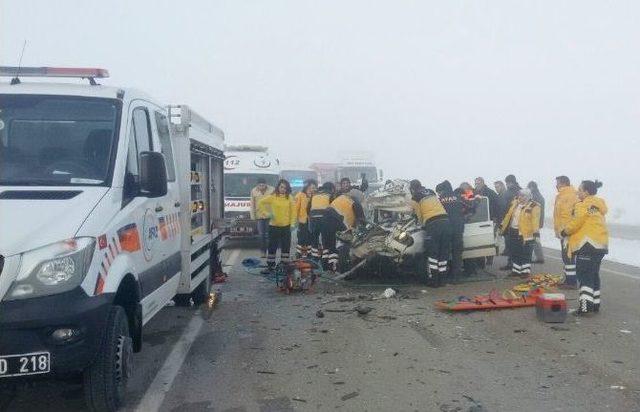 Afyonkarahisar’da Trafik Kazası: 2 Ölü, 2 Yaralı