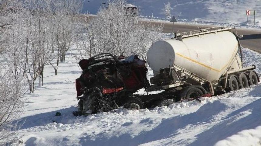 Seydikemer&rsquo;de Trafik Kazası: 1 &Ouml;l&uuml;, 1 Yaralı