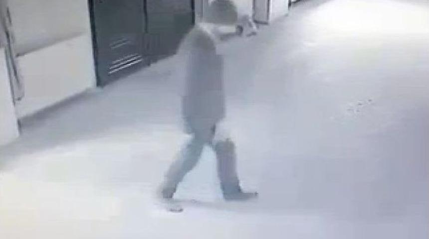 30 Liralık Kablo İ&ccedil;in Az Kalsın Camiyi Yakacaktı