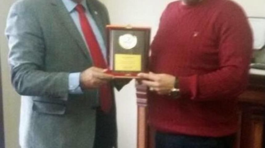 Milas&rsquo;ta Kızılay Destek&ccedil;ilerine Teşekk&uuml;r Plaketi