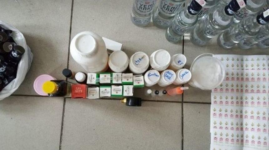 Piyasaya S&uuml;r&uuml;lmek &Uuml;zere 100 Şişe Sahte İ&ccedil;ki Ele Ge&ccedil;irildi