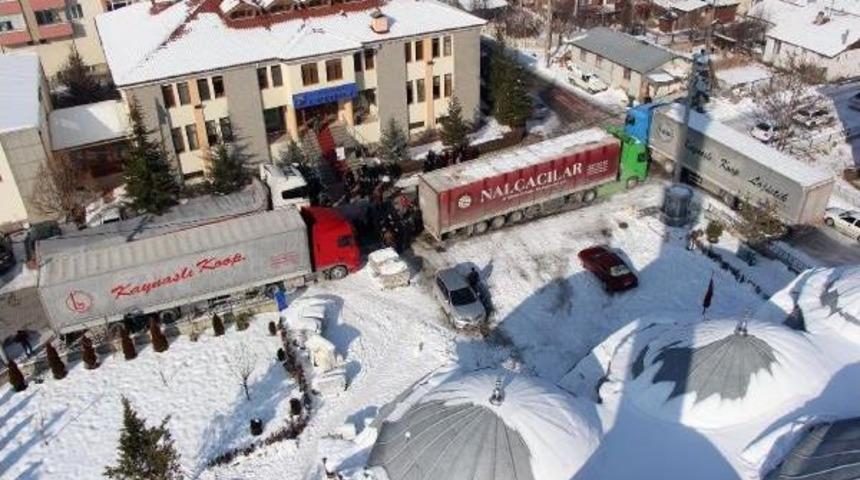 Bolu'dan Halep'e 7 Tır Yardım Malzemesi