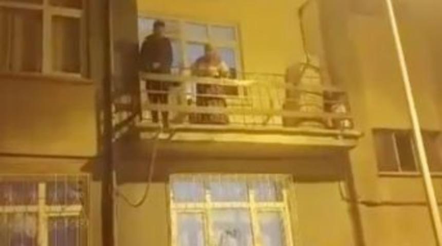 Elazığ&rsquo;da Ş&uuml;pheli Şahıs, &Ccedil;ıktığı Balkondan İnemeyince Yakalandı