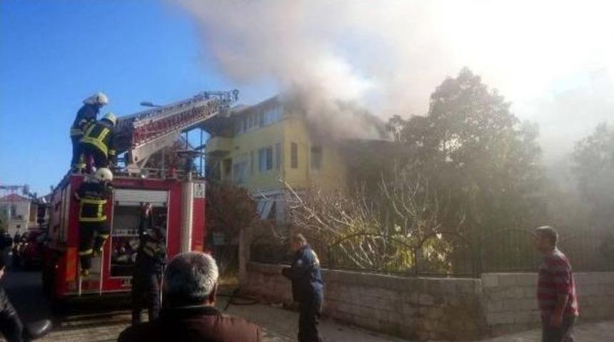 Fethiye'de 3 Katlı Binada Yangın