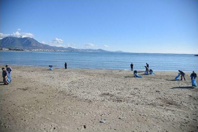 Alanya Belediyesi&rsquo;nden Plaj Temizliği 1