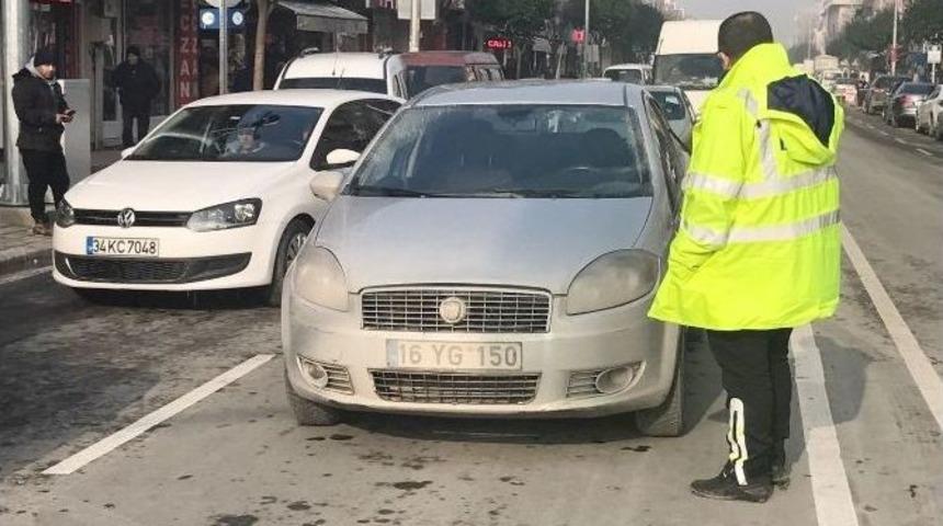 Yol Ortasında Bırakılan Otomobil Polisi Harekete Ge&ccedil;irdi
