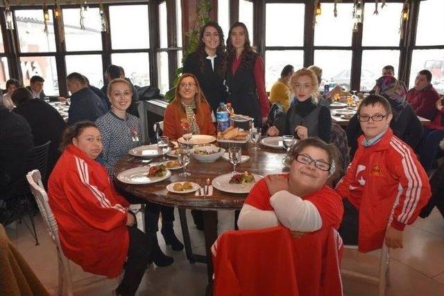 Engelsiz D&uuml;zce İ&ccedil;in &ldquo;kusursuz Kafe&rdquo; 2