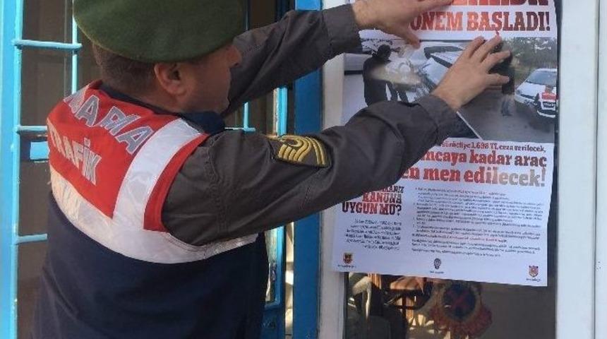 Jandarmadan S&uuml;r&uuml;c&uuml;lere Afişli Bilgilendirme
