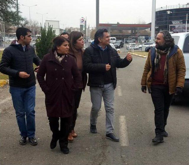 Hdp Diyarbakır Milletvekili Ziya Pir Adliye Önünde Gözaltına Alındı