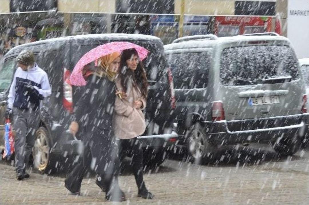 Siverek&rsquo;te Kar Yağışı Başladı