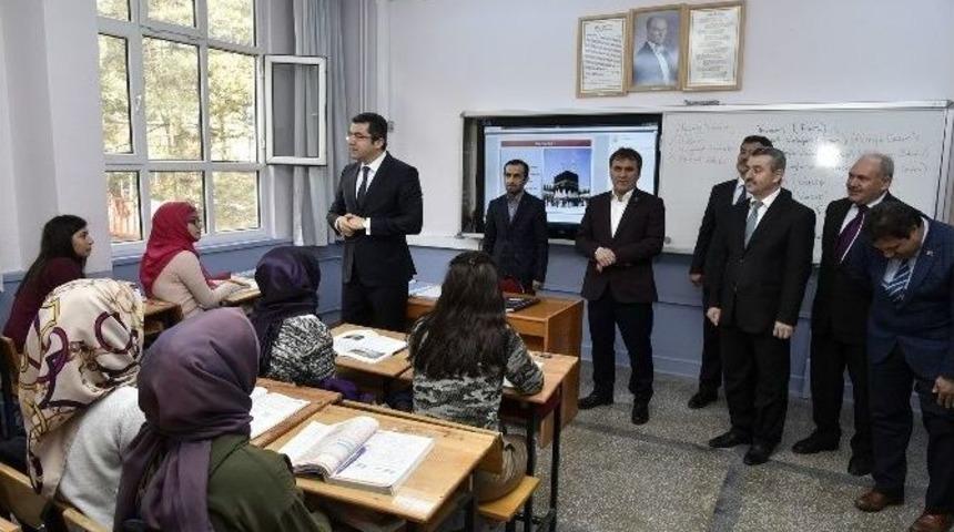 Vali Memiş&rsquo;ten &Ouml;ğretmen Ve &Ouml;ğrencilere Moral Ziyaretleri