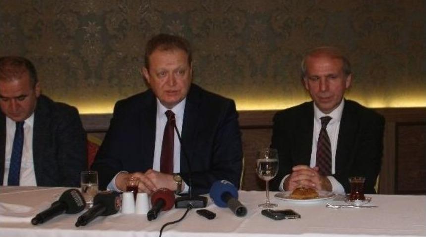 Trabzon Valisi Y&uuml;cel Yavuz Basınla &Ouml;ğle Yemeğinde Buluştu