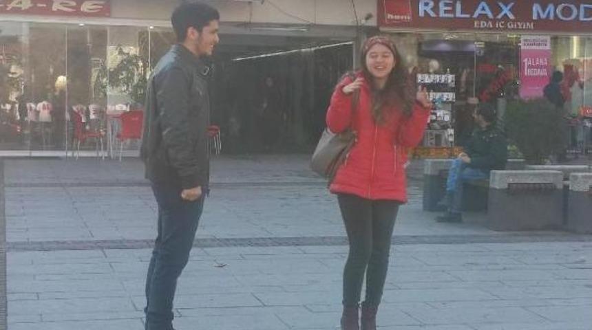 S&uuml;rpriz Evlilik Teklifi Ile Şaşırdı