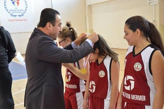 Okul Sporları Yıldızlar Basketbol Müsabakaları