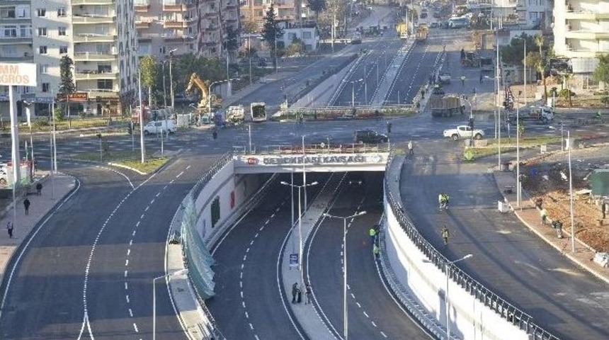 Mersin&rsquo;in İkinci Bat-&ccedil;ık Projesi Demokrasi Kavşağı A&ccedil;ıldı