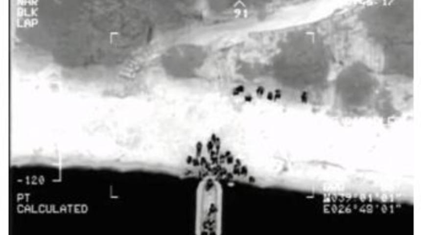 İzmir&rsquo;de Havadan Takip Edilen G&ouml;&ccedil;menler Operasyonla Yakalandı