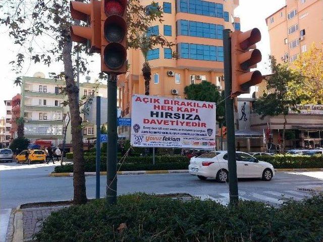 Alanya Polisinden İngilizce Afişli Uyarı