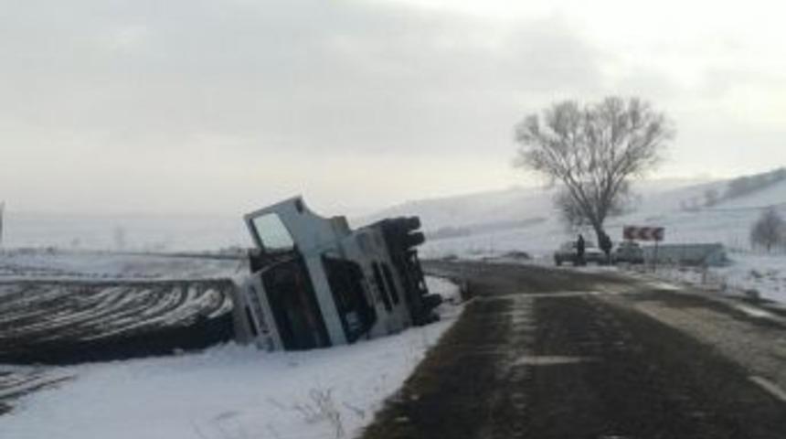 Tekirdağ&rsquo;da Tır Devrildi: 1 Yaralı