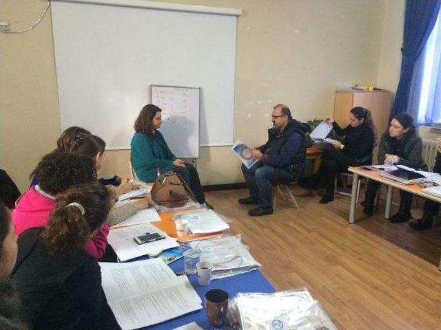 &lsquo;&ccedil;ocuklarla Oyun Oynarken Onları Tanımak&rsquo; Projesi 1