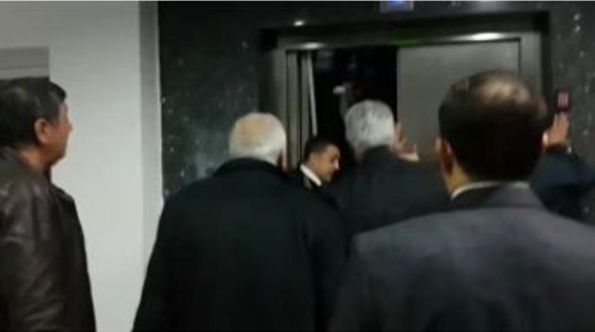 Belediye Meclis &Uuml;yeleri Asans&ouml;rde Mahsur Kaldı