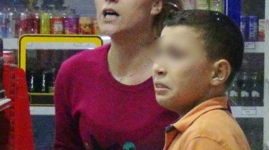 Sinir Krizi Ge&ccedil;iren Annesi Bayılınca Yaşadıklarını G&ouml;zyaşlarıyla Anlattı