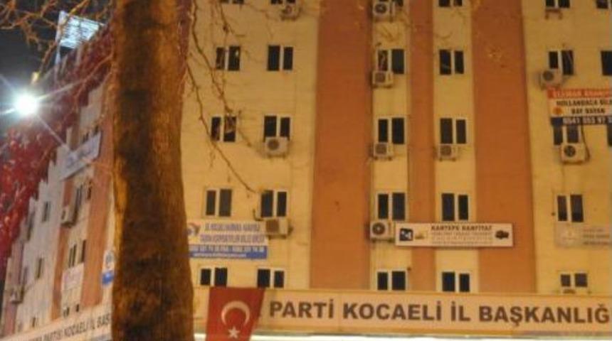 Ak Parti Binasının Yakınına Bırakılan Poşet Tedirginlik Yarattı