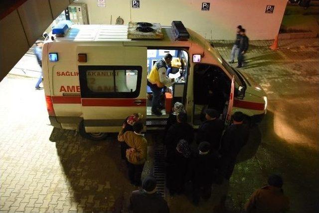 Limana Sığınan Balıkçı Teknesinin Mürettebatı Hastaneye Kaldırıldı
