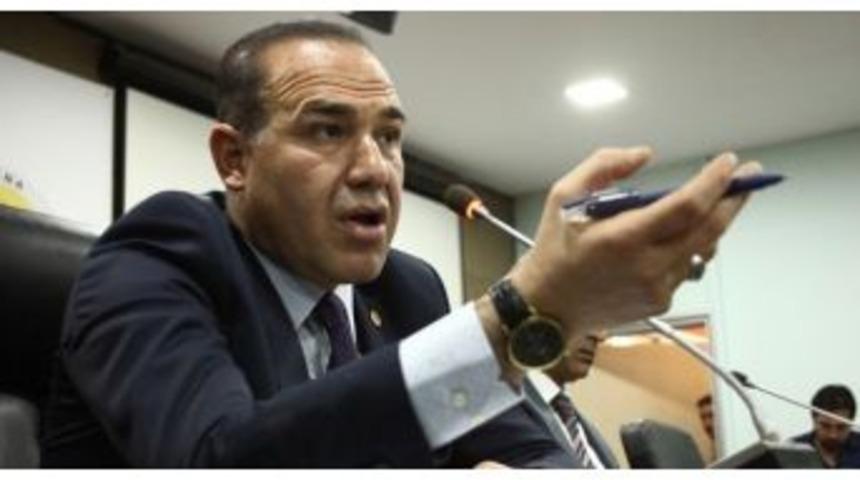 Adana B&uuml;y&uuml;kşehir Belediye Başkanı S&ouml;zl&uuml; Kaza Yaptı