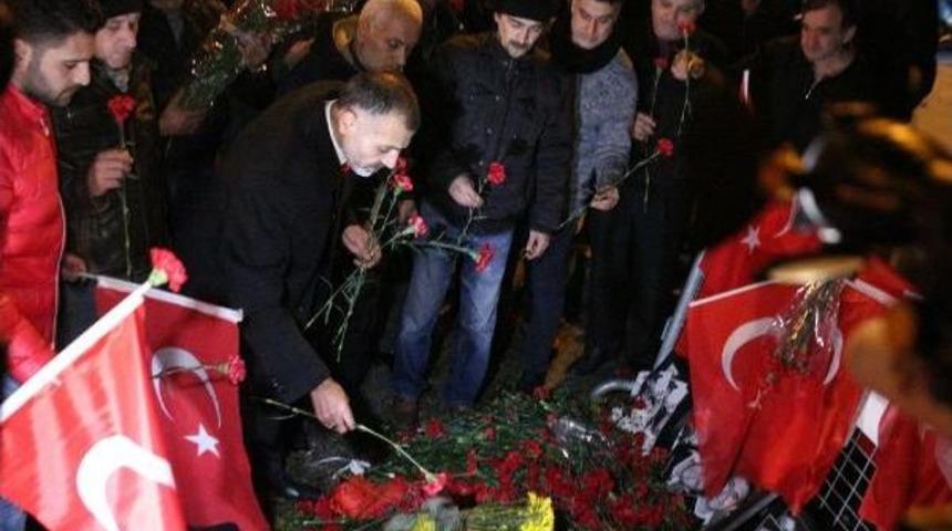 Taksiciler Reina'daki Ter&ouml;r Saldırısında Hayatlarını Kaybedenleri Andı