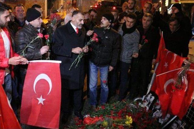 Taksiciler Reina'daki Terör Saldırısında Hayatlarını Kaybedenleri Andı