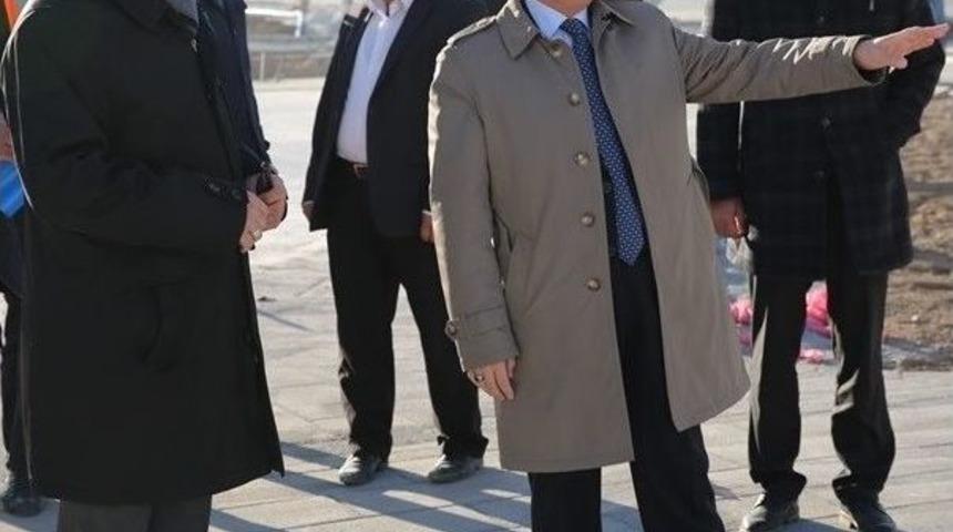 Kocasinan Yeni Mahalle Meydanında G&ouml;rsel Ş&ouml;len Sunuyor