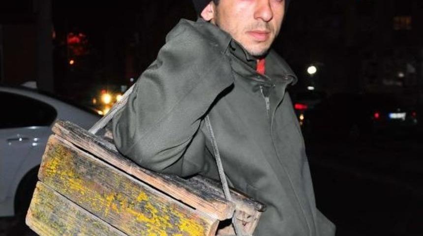 Ailesinin Y&uuml;k&uuml; Onun Omuzlarında