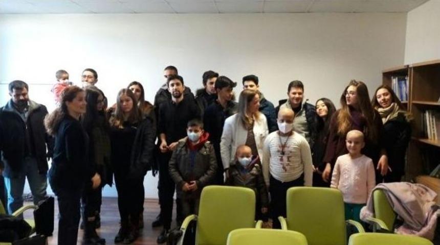 K&uuml;&ccedil;&uuml;k Y&uuml;reklerden B&uuml;y&uuml;k Fedakarlık